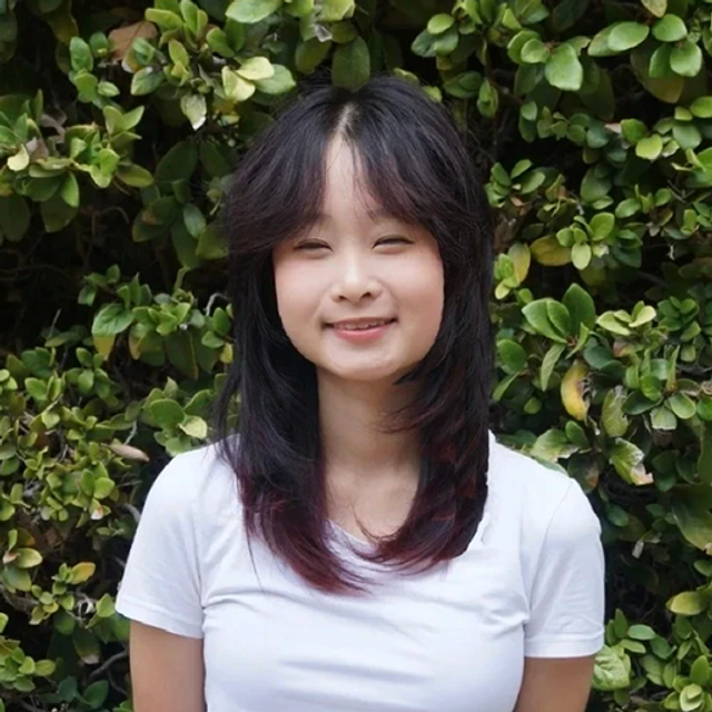 Profile photo of Vivian Liu